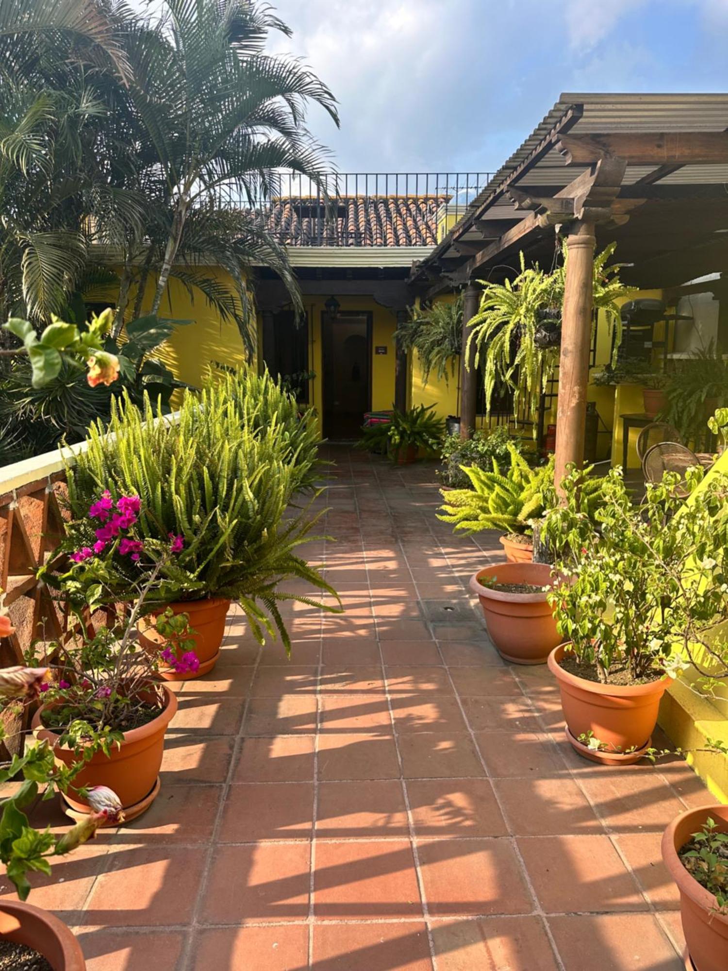 Hotel Don Valentino Antigua Exterior foto
